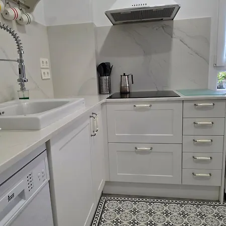 1a165 By R2r Moderno Y Coqueto Con Garaje